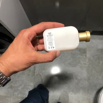 Parfüm Kıyafete Sarı Lekeler Bırakıyor Ve Çözüm Sunulmuyor