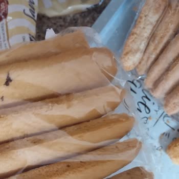 Kedi Dili Bisküvilerinde Kırık, Açık Paket Ve Yabancı Madde Şikayeti