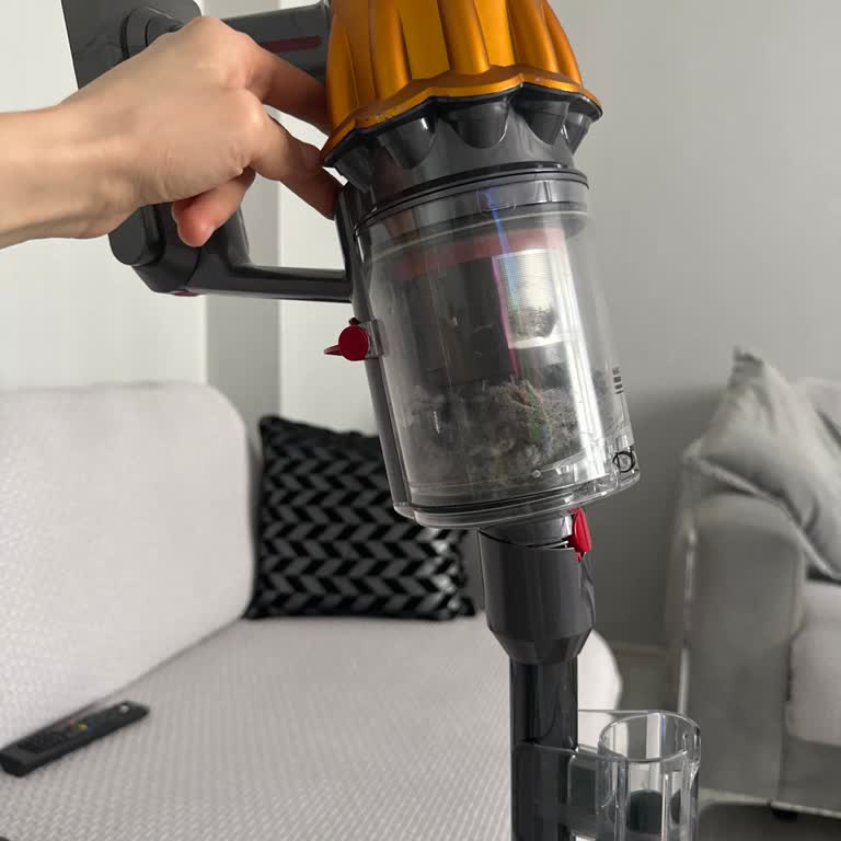 Dyson V12 Sap Üstündeki Sallanma Sorunu Garanti Kapsamında Çözülmedi