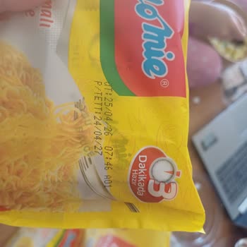 A101 Bandırma Şubesinde Açık Ambalajlı Indomie Paketi Hijyen Endişesi