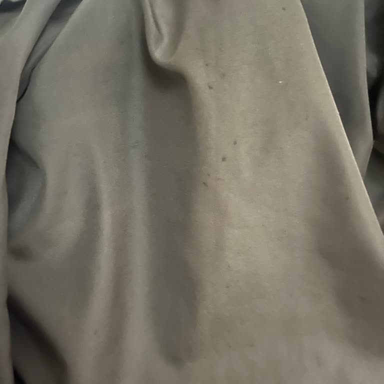 Yeni Alınan Trençkotta Hızlı Oluşan Siyah Lekeler Ve Çözüm İsteği