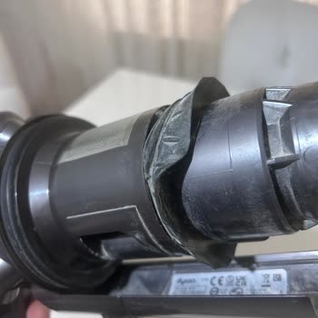 Dyson V12 Süpürge Borusu Sürekli Kırılıyor Ve Servis Ücreti Aşırı Yüksek