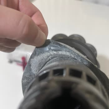 Dyson V12 Süpürge Borusu Sürekli Kırılıyor Ve Servis Ücreti Aşırı Yüksek