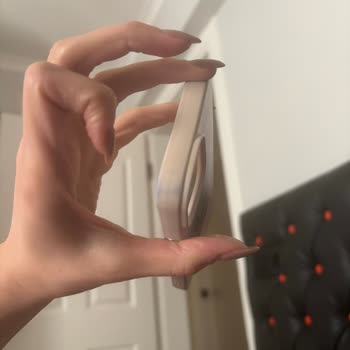 Bej Telefon Kılıfının Üç Gün İçinde Renk Değiştirmesi