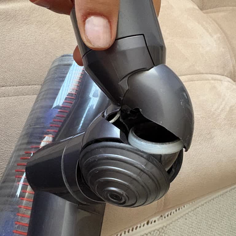 Dyson V11 Başlık Eklem Kısmının Normal Kullanımda Kırılması Ve Ücretsiz Değişim Talebi