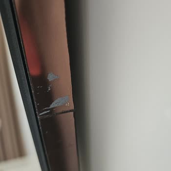 Teslimat Ekibi Salon Zeminini Kırdı, Mağaza Çözüm Sunmuyor