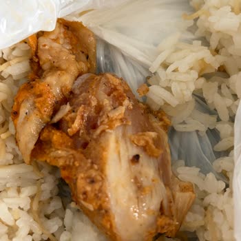 Milas Baharlı Shell İstasyonunda BİM Şubesinde Çiğ Tavuklu Döner Şikayeti