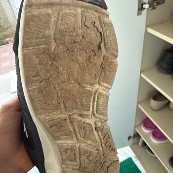 Kalite Sorunu Nedeniyle Skechers Ayakkabısının Alt Tabanı Dökülüyor Ve Ücretsiz Değişim Talebi