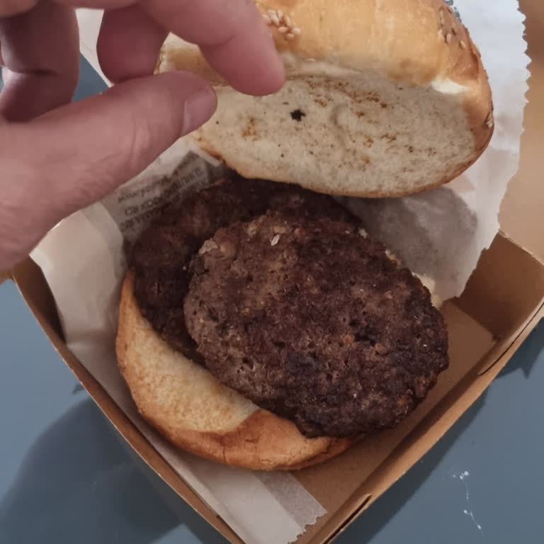 Siparişimde Hamburger Yerine Sadece Köfte Geldi