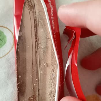 BİM Ülker Çikolatasında Sert Yabancı Madde Bulundu