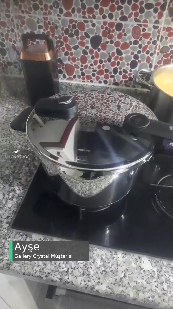 Gallery Crystal Tencereden Ses Gelmesi videonun kapak resmi
