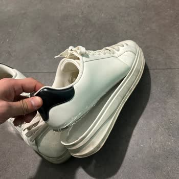Bershka Ayakkabı Tabanının Aniden Kopması Ve Hızlı Çözüm Talebi