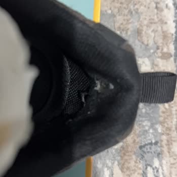 Boyner'de Skechers Ayakkabılarında 6 Ay İçinde Topuk Çatlakları Ve İade Reddi