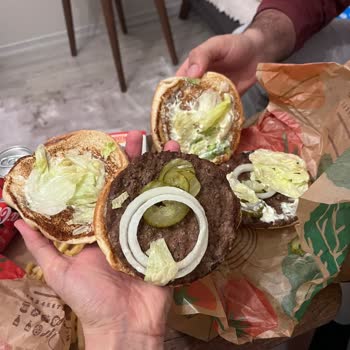 Avcılar Burger King Şubesinde Eksik Sos Ve Soğuk Whopper Şikayeti