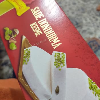 Algida Dondurmasında Taş Benzeri Sert Cisim Nedeniyle Diş Kırılması