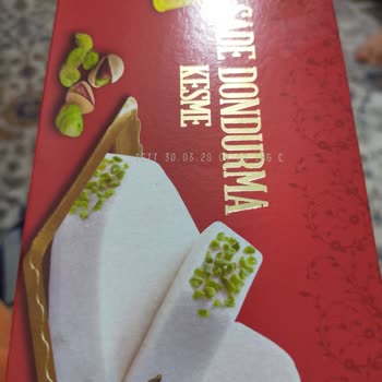 Algida Dondurmasında Taş Benzeri Sert Cisim Nedeniyle Diş Kırılması
