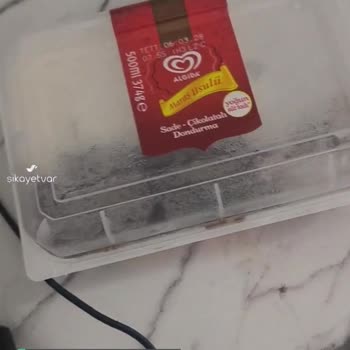 Algida Maraş Dondurması İçerisinde Belirsiz Jilet Gibi Kırık Parça