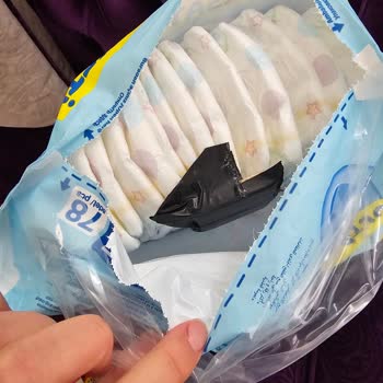 Molfix Bebek Bezinde Kara Bant Ve Talaş Parçası: Sağlık Riski Ve Kullanılamaz Ürün