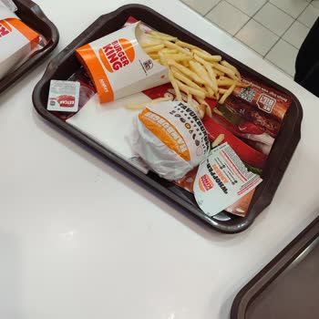Burger King Tavuk Menüsünde Böcek Benzeri Madde Bulundu