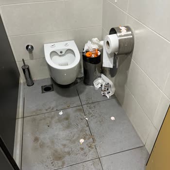 Etlik Şehir Hastanesinde Acil Poliklinik Tuvaletlerinde Hijyen İhlali