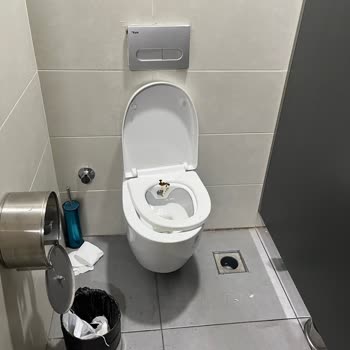 Etlik Şehir Hastanesinde Acil Poliklinik Tuvaletlerinde Hijyen İhlali
