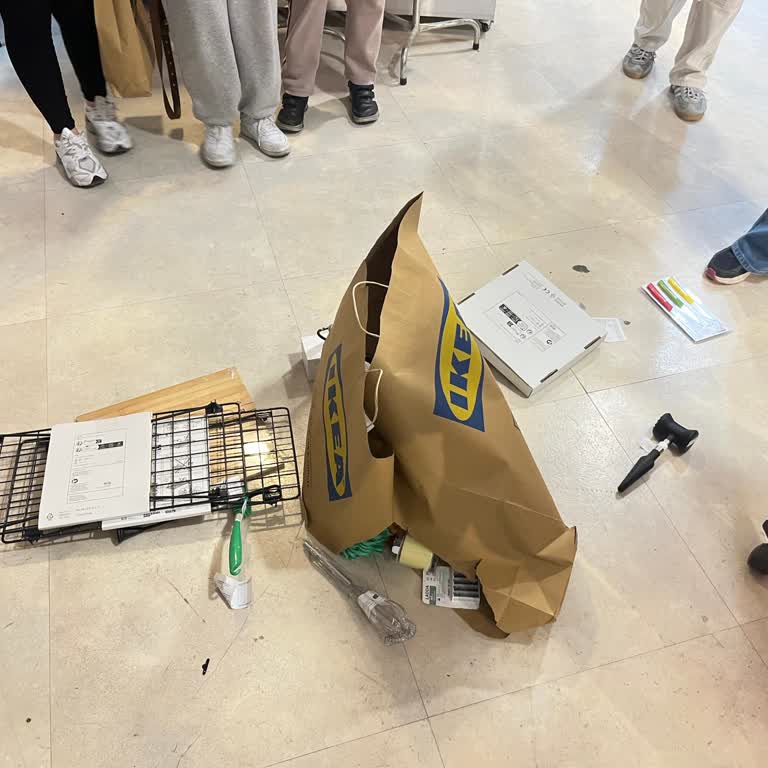 Ankara IKEA’da Ücretli Karton Çantalar Sürekli Yırtılıyor, Personel Çözüm Sunmuyor