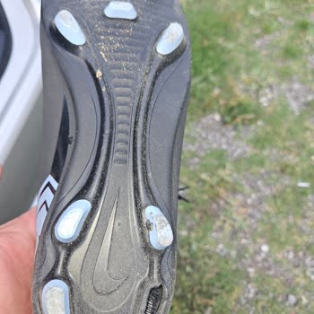 Nike Kramponum Kısa Sürede Kırıldı, Değişim Talebi