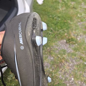 Nike Kramponum Kısa Sürede Kırıldı, Değişim Talebi