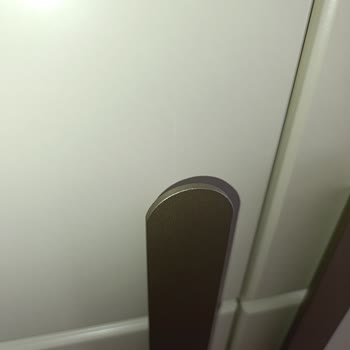 Teşhir Ürün Gibi Kusurlu Yatak Odası Takımı Ve Kaba Mağaza Tutumu