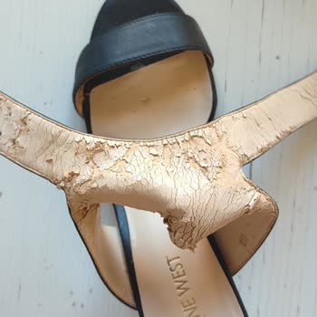 Nine West İç Deri Kalitesizliği Ve Kısa Ömürlü Ürün Şikayeti