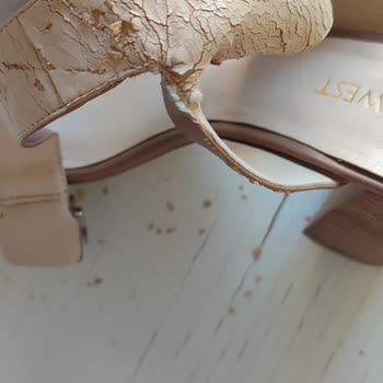 Nine West İç Deri Kalitesizliği Ve Kısa Ömürlü Ürün Şikayeti