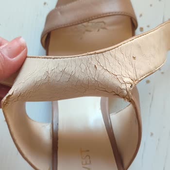 Nine West İç Deri Kalitesizliği Ve Kısa Ömürlü Ürün Şikayeti