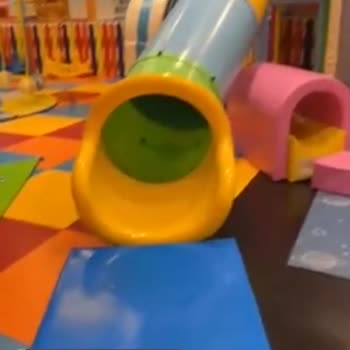 Playland Çocuğum Yaralandı Büyük Olan Kaydırak Çok Hızlı