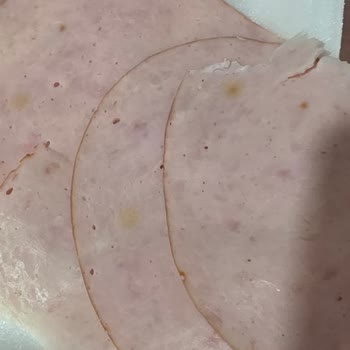 File Market Sarıyer Şubesinde Bozulmuş Harras Füme Ürünü Nedeniyle Şiddetli Mide Krizi