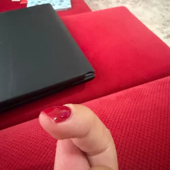 Kalıcı Oje 3 Günde Soyuldu Ve Salon Çözüm Sunmuyor