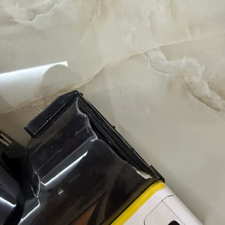 Karcher VC6 Dikey Süpürge Kırılgan Tasarımı Ve Düşme Sorunu