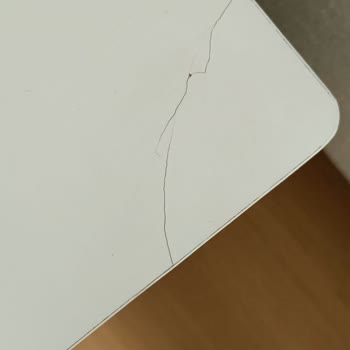 Kurulum Sonrası Yatak Odası Takımındaki Kırık Ve Çizik Parçalarla Çözüm Beklentisi
