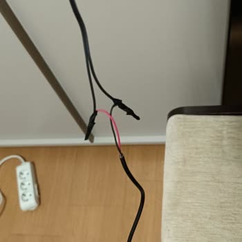 Kurulum Sonrası Yatak Odası Takımındaki Kırık Ve Çizik Parçalarla Çözüm Beklentisi