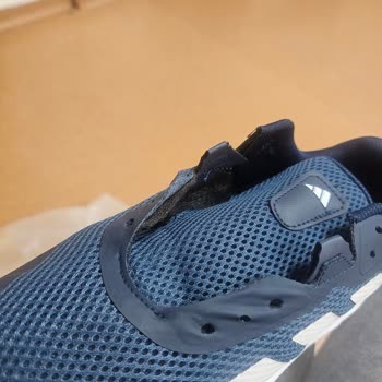 Defolu Adidas Ayakkabı Ve İlgisiz Müşteri Hizmetleri