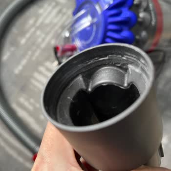 Dyson Süpürge Parçası Kırıldı; Garanti Dışı İddia Ve Müşteri Hizmetlerinden Çözüm Sunulmuyor