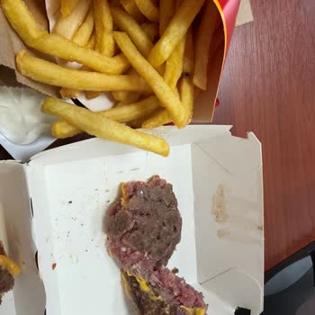 McDonald's Şubesinde Çiğ Köfte İçeren Quarter Pounder Gıda Güvenliği İhlali