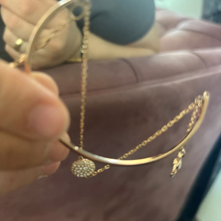 Swarovski Bileklikte Çıkan Renk Sorunu Garantiden Dışarı Tutuldu