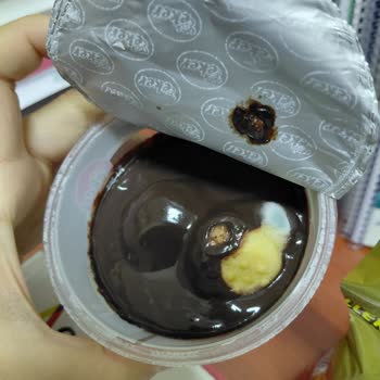 Küflü Profiterol Üzerinde Sağlık Endişesi Ve Yenisiyle Değişim Talebi