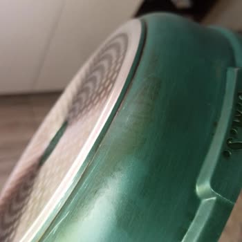 Garanti Verilen Tava Boyası Kısa Sürede Akar, Bayi Yardım Etmiyor