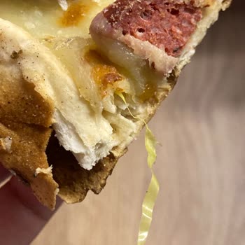 Pidede Plastik Parça Hijyen İhlali