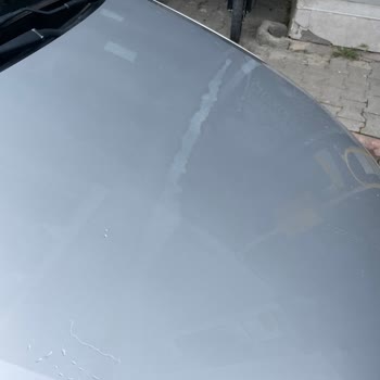 Araç Güneşliği Kaputta Kalıcı Boya Lekeleri Oluşturdu, Zararın Tamamı İsteniyor