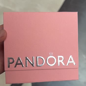 Pandora Mücevher Satın Alınan Kolye İlk Kullanımda Simsiyah Çıktı, Mağaza İadeyi Reddetti
