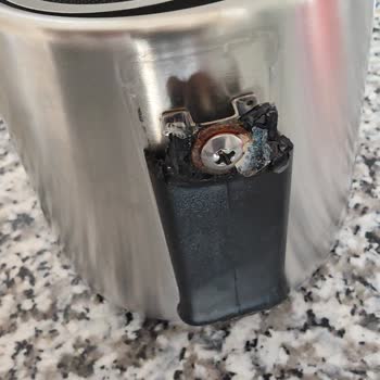 Tefal Çay Makinesi Kulpları Kırıldı, Yedek Parça Bulunamıyor Ve Geri Dönüş Yok