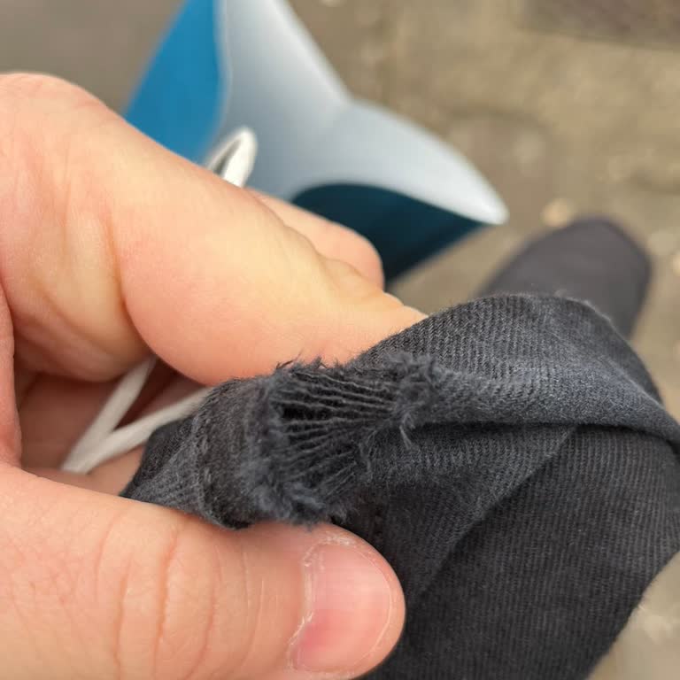 Mavi Kot Pantolonun Kısa Sürede Yırtılması Ve İade İsteği