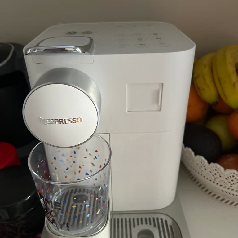 Nespresso F541 Kahve Makinesi Yarım Dolu Çıktığı İçin Kullanılamıyor